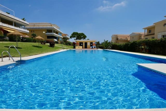 2 bedroom Apartment for sale in Cabopino, Marbella with pool garage - € 349,900 (Ref: 9033254)