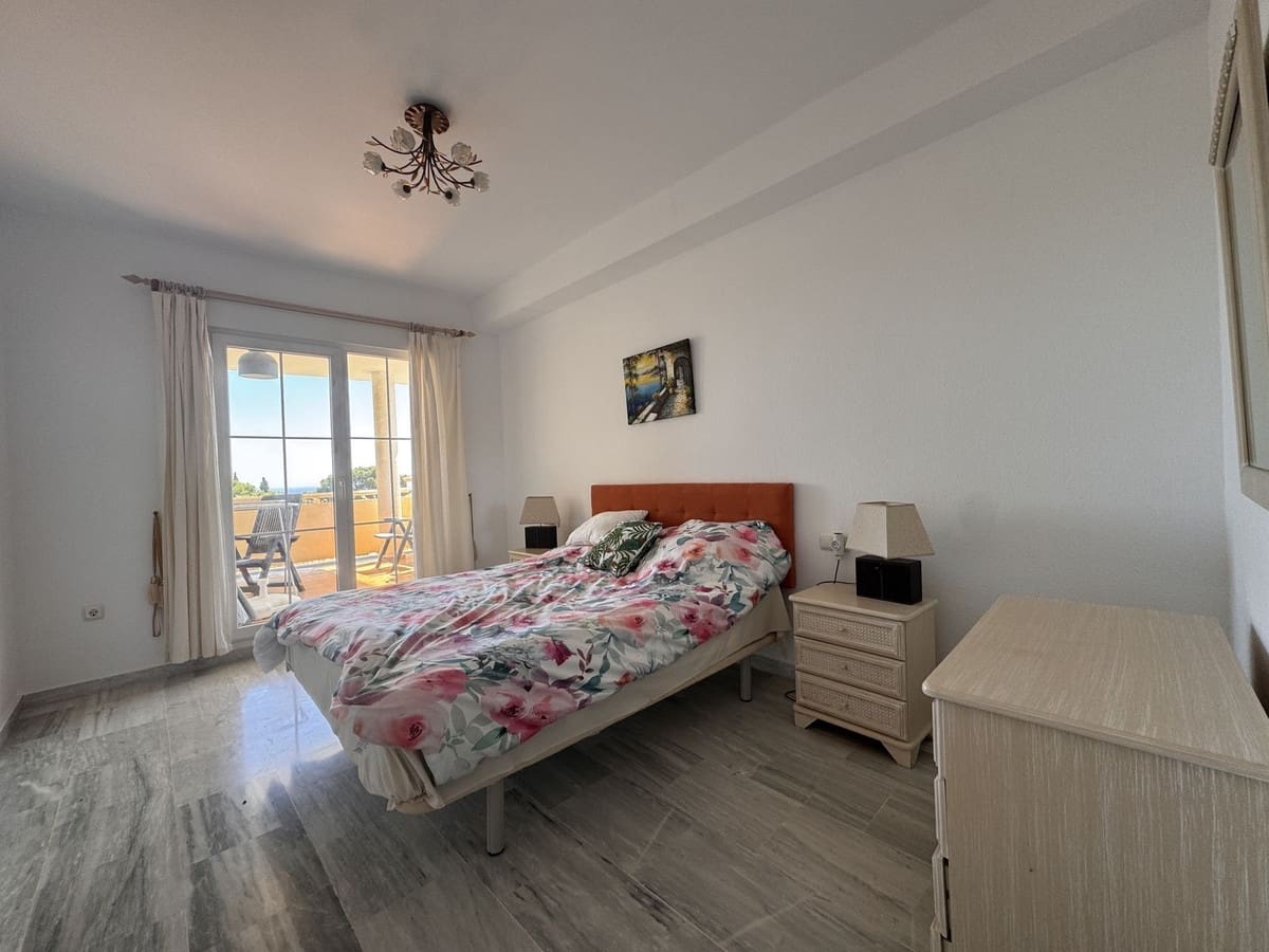 2 soveværelse Lejlighed til salg i Cabopino med swimmingpool garage - € 349.900 (Ref: 9033254)