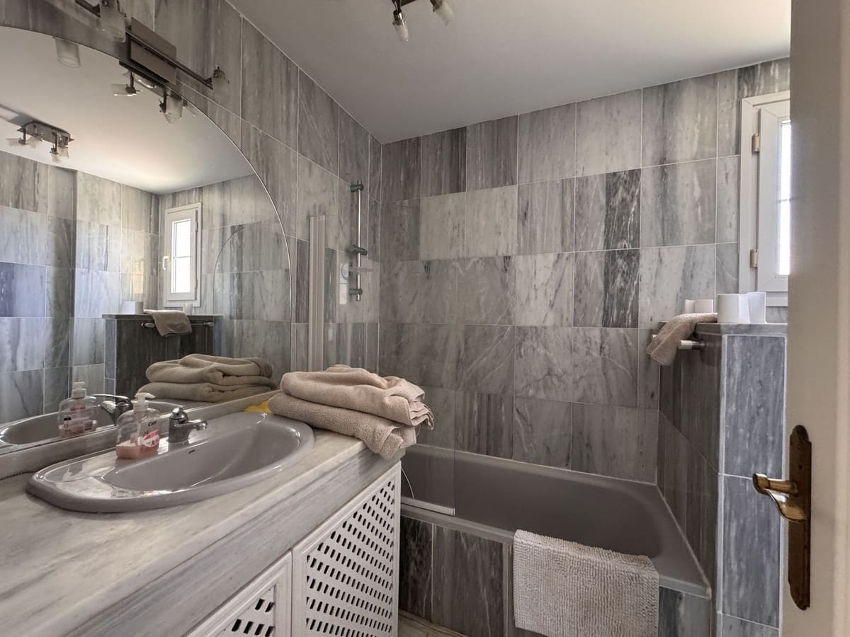 2 soveværelse Lejlighed til salg i Cabopino med swimmingpool garage - € 349.900 (Ref: 9033254)