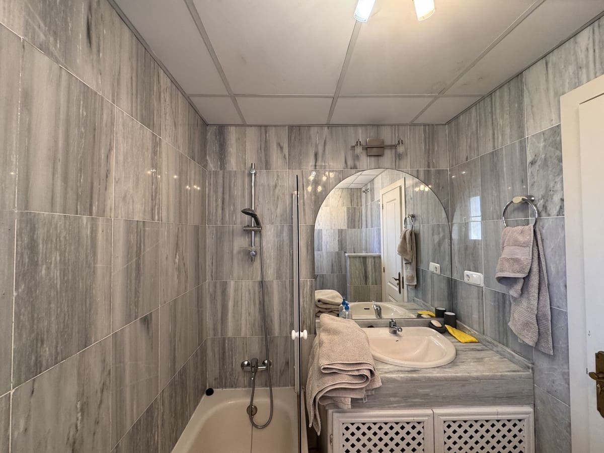 2 soveværelse Lejlighed til salg i Cabopino med swimmingpool garage - € 349.900 (Ref: 9033254)