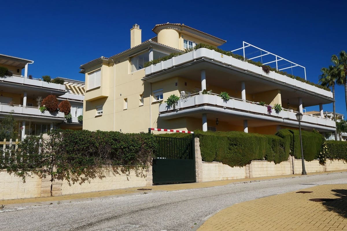 2 soveværelse Lejlighed til salg i Cabopino med swimmingpool garage - € 349.900 (Ref: 9033254)