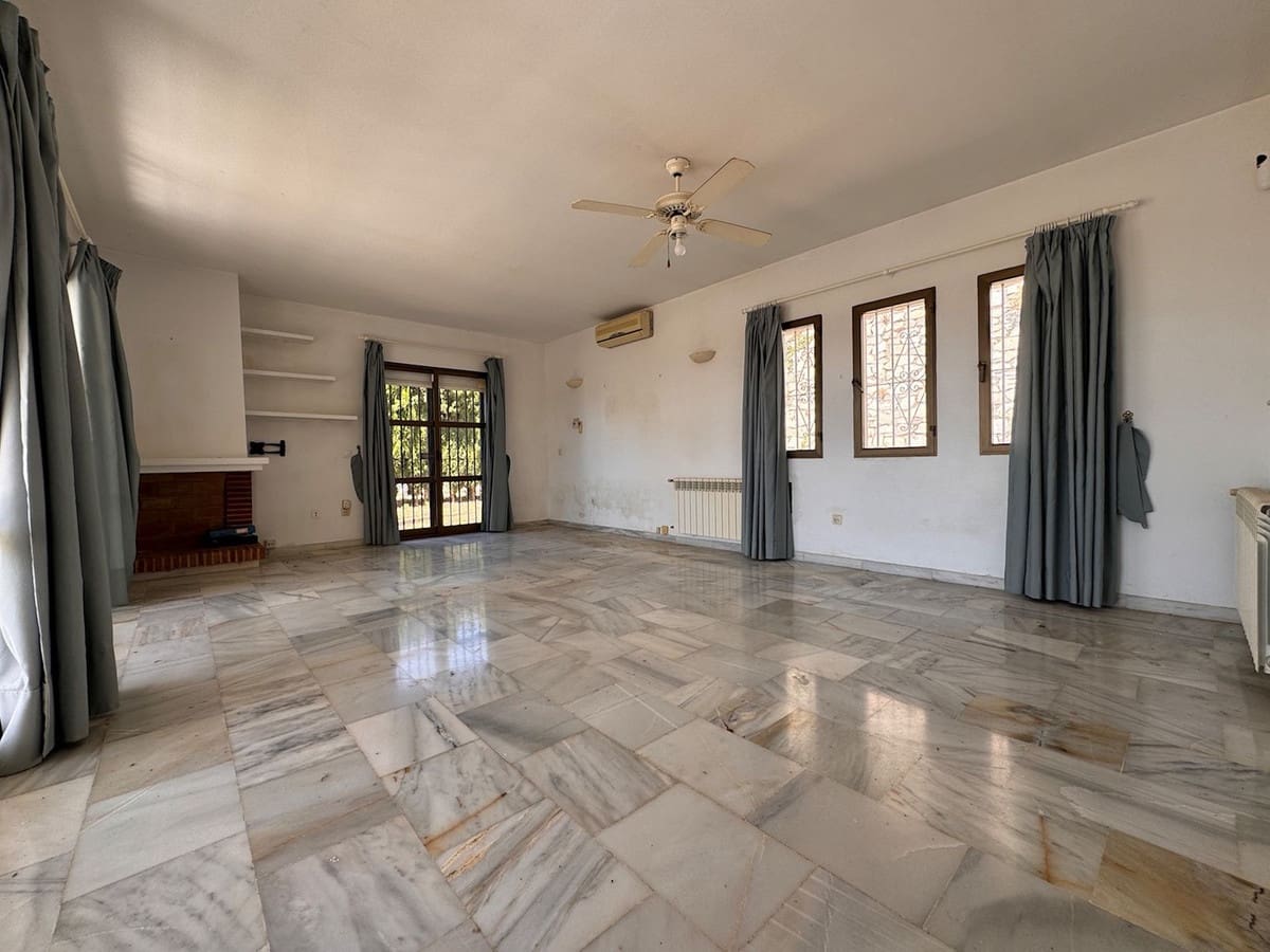 3 soveværelse Villa til salg i Miraflores med swimmingpool garage - € 695.000 (Ref: 9058220)