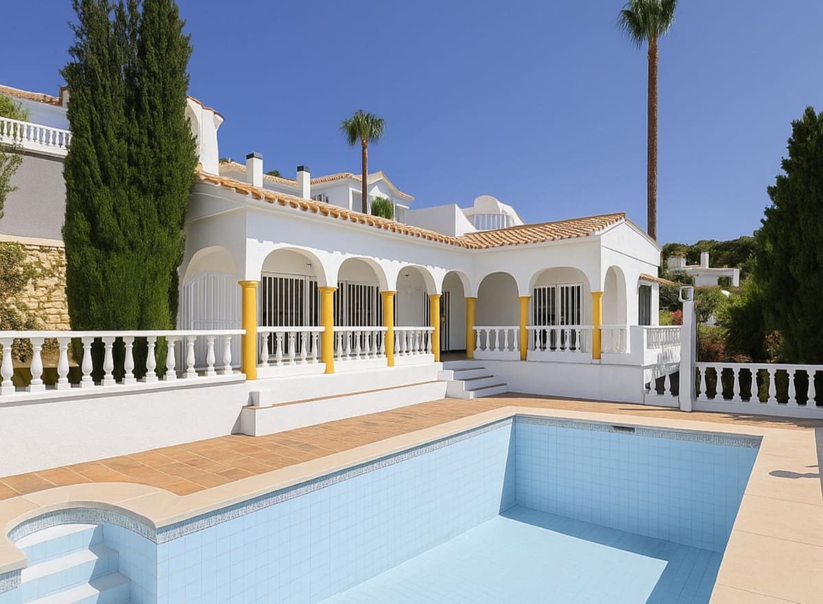 3 soveværelse Villa til salg i Miraflores med swimmingpool garage - € 695.000 (Ref: 9058220)