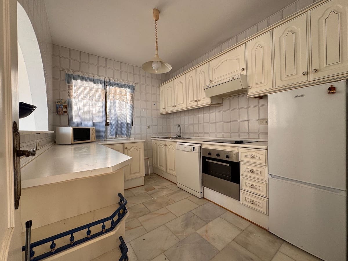 3 soveværelse Villa til salg i Miraflores med swimmingpool garage - € 695.000 (Ref: 9058220)