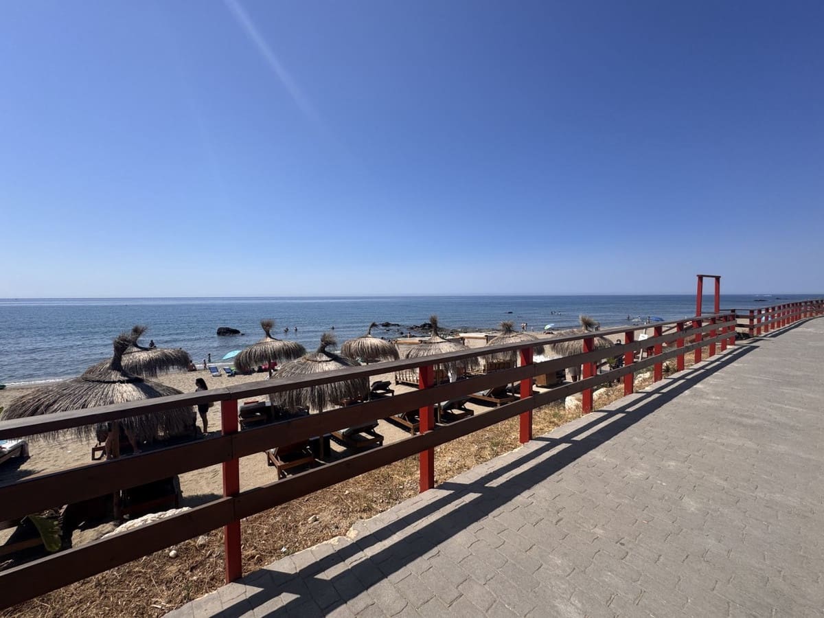 3 soveværelse Villa til salg i Miraflores med swimmingpool garage - € 695.000 (Ref: 9058220)