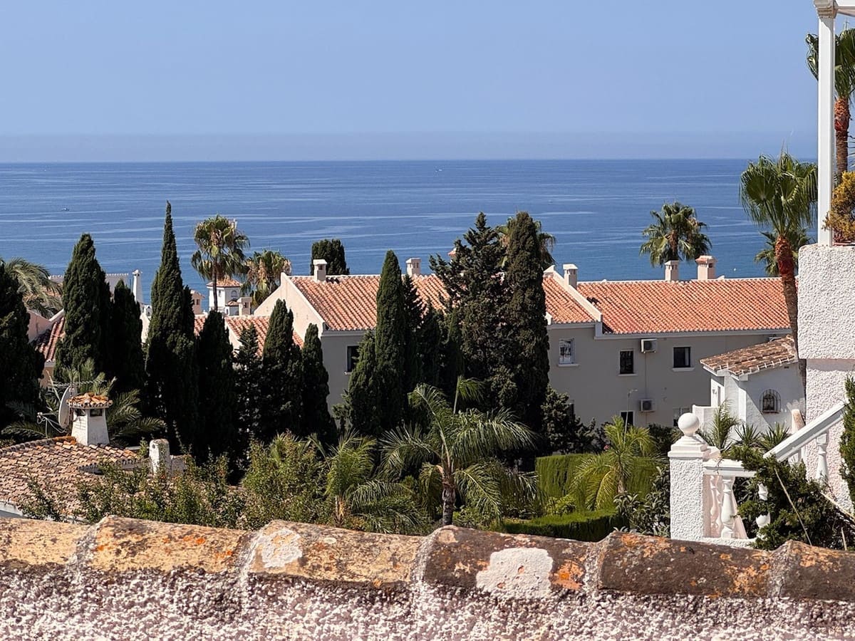 3 soveværelse Villa til salg i Miraflores med swimmingpool garage - € 695.000 (Ref: 9058220)