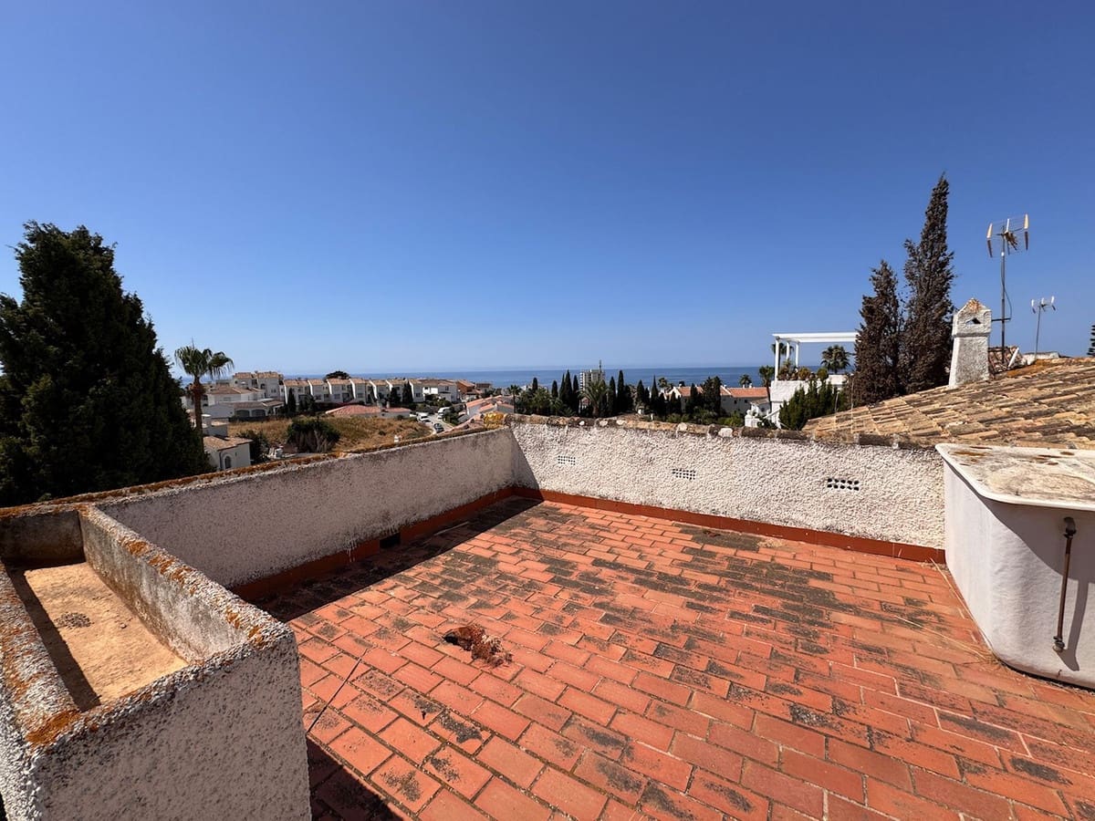 3 soveværelse Villa til salg i Miraflores med swimmingpool garage - € 695.000 (Ref: 9058220)