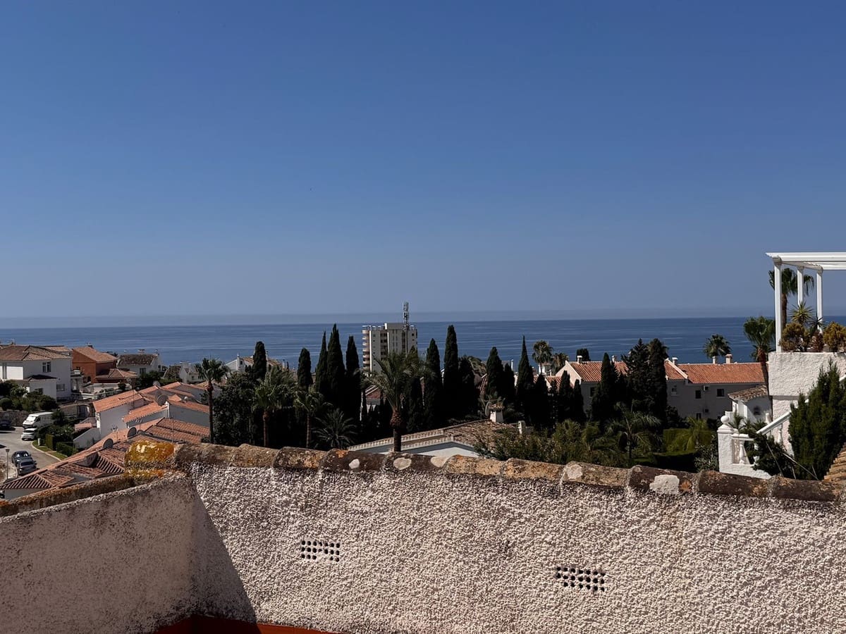 3 soveværelse Villa til salg i Miraflores med swimmingpool garage - € 695.000 (Ref: 9058220)