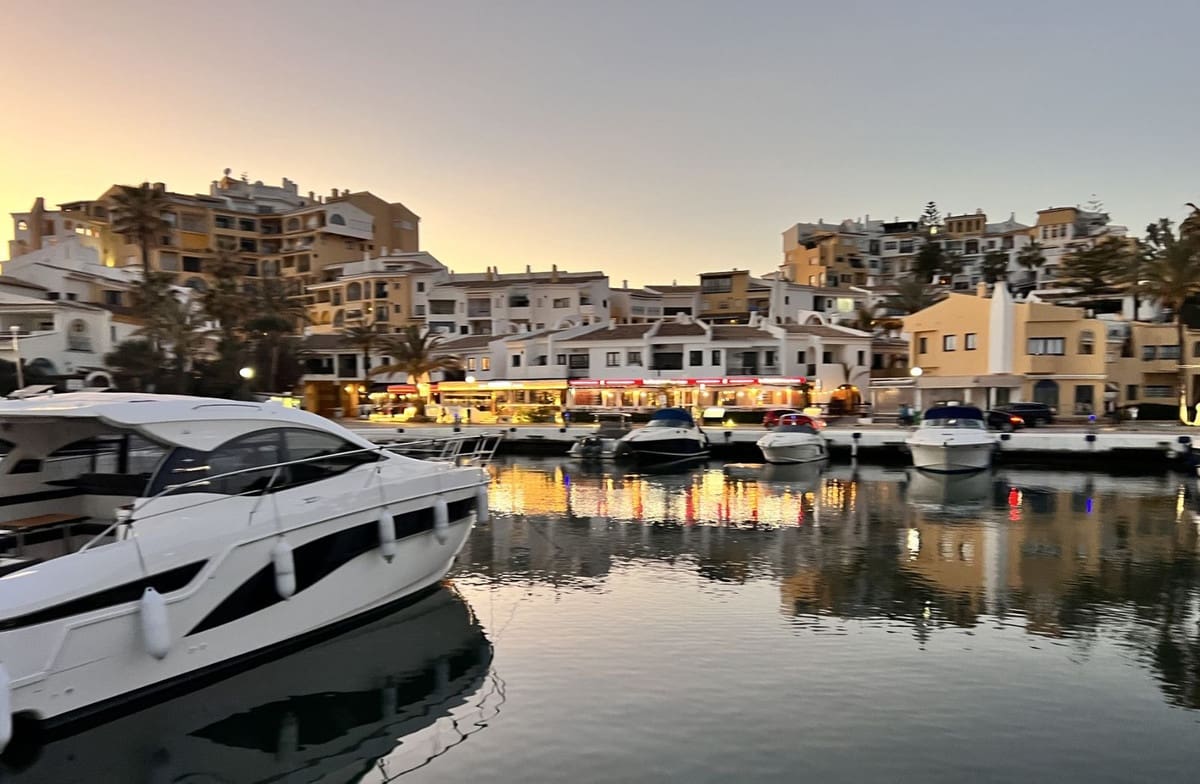 Studio til salgs i Cabopino med svømmebasseng garasje - € 374 000 (Ref: 9060493)