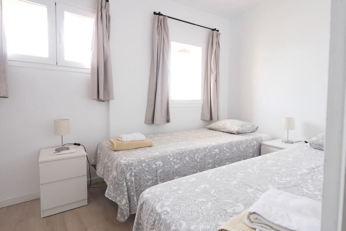 2 bedroom Apartment for sale in Cabopino with pool - € 575,000 (Ref: 9061089)