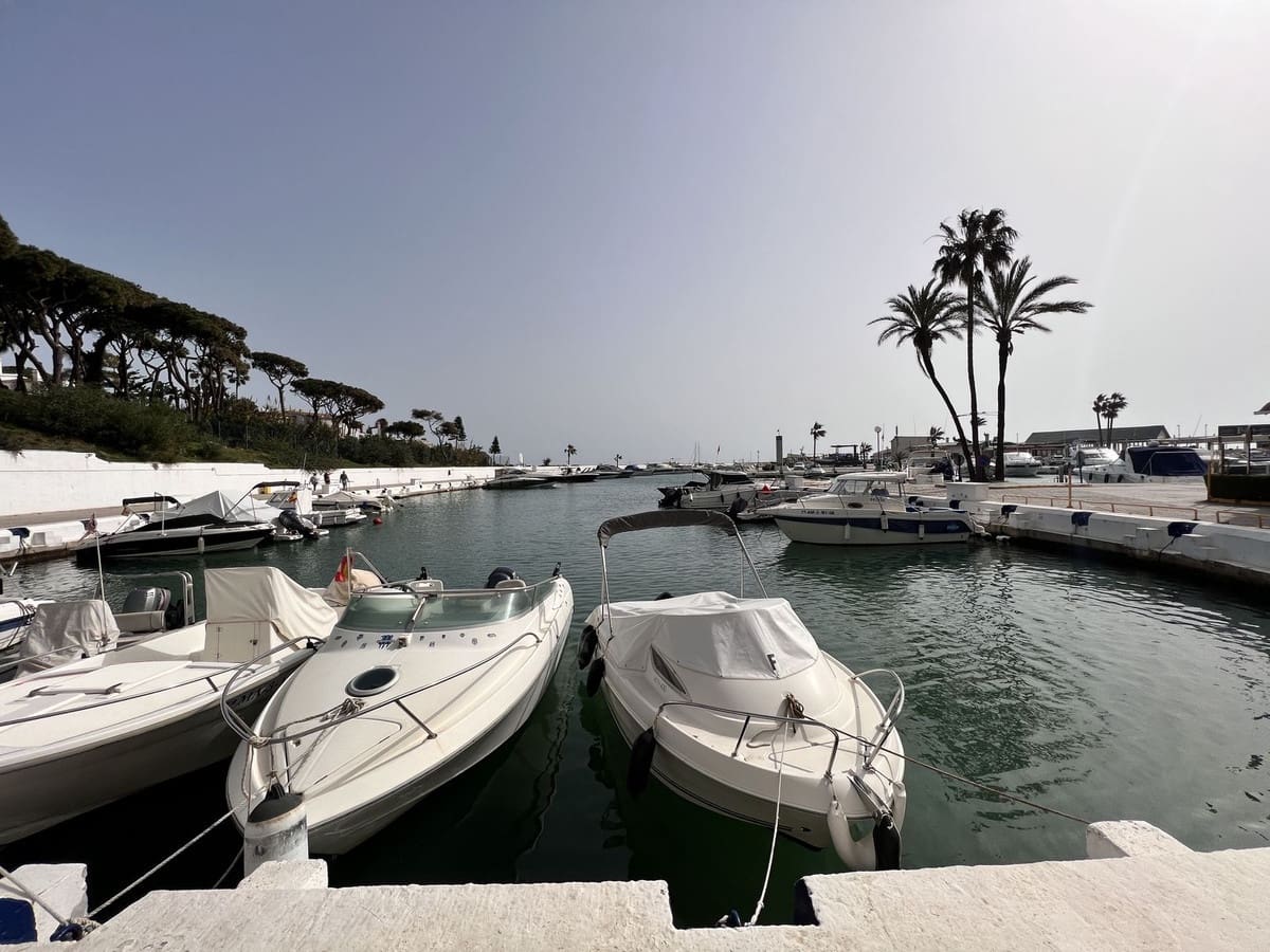 2 bedroom Apartment for sale in Cabopino with pool - € 575,000 (Ref: 9061089)