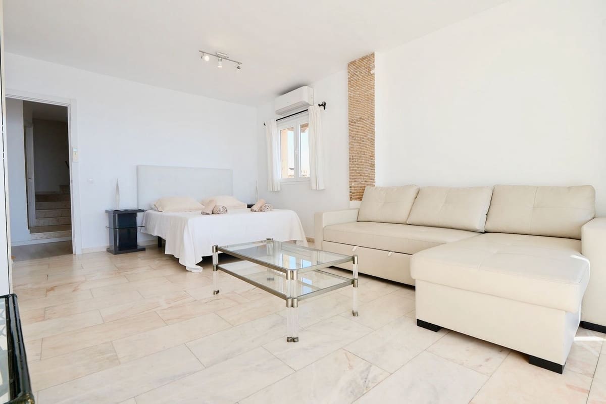 2 bedroom Apartment for sale in Cabopino with pool - € 574,000 (Ref: 9061089)