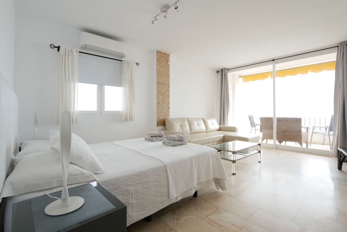 2 bedroom Apartment for sale in Cabopino with pool - € 574,000 (Ref: 9061089)