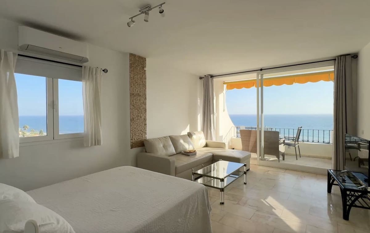 2 bedroom Apartment for sale in Cabopino with pool - € 574,000 (Ref: 9061089)