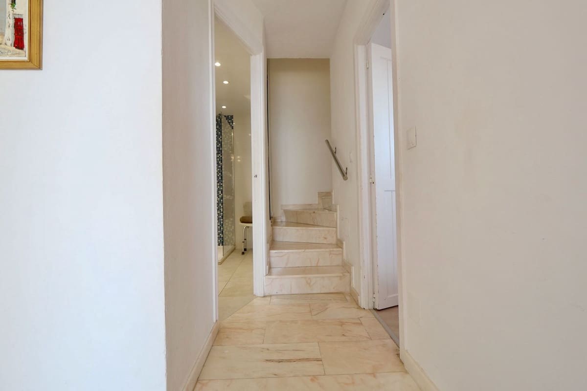 2 bedroom Apartment for sale in Cabopino with pool - € 574,000 (Ref: 9061089)