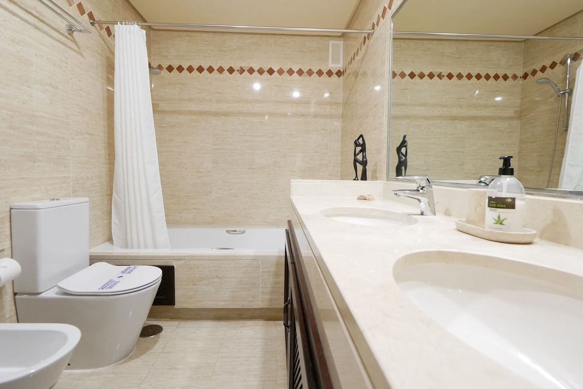 2 soverom Leilighet til salgs i Marbella med svømmebasseng garasje - € 289 900 (Ref: 9080764)