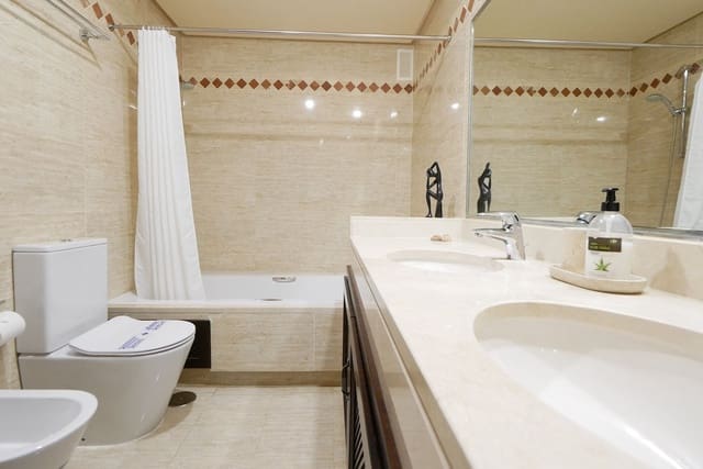 2 slaapkamer Appartement te koop in Marbella met zwembad garage - € 289.900 (Ref: 9080764)