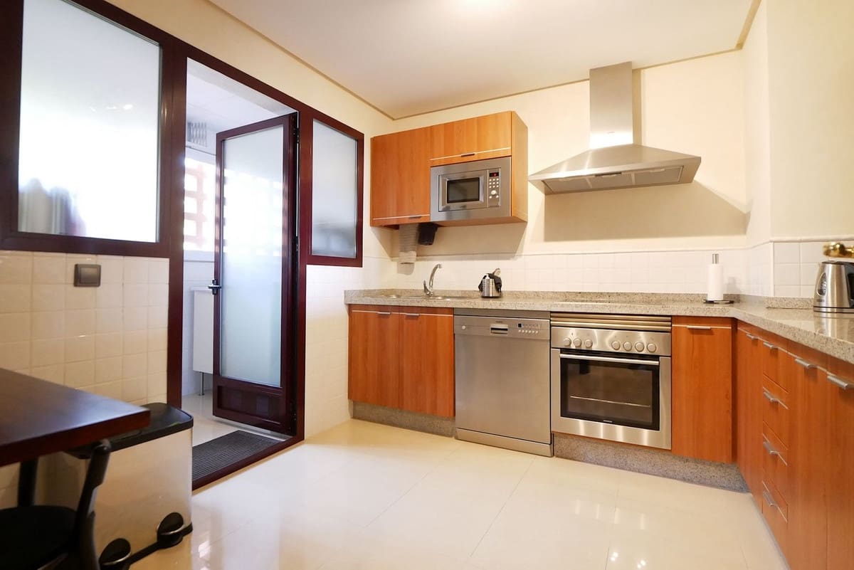 2 soverom Leilighet til salgs i Marbella med svømmebasseng garasje - € 289 900 (Ref: 9080764)