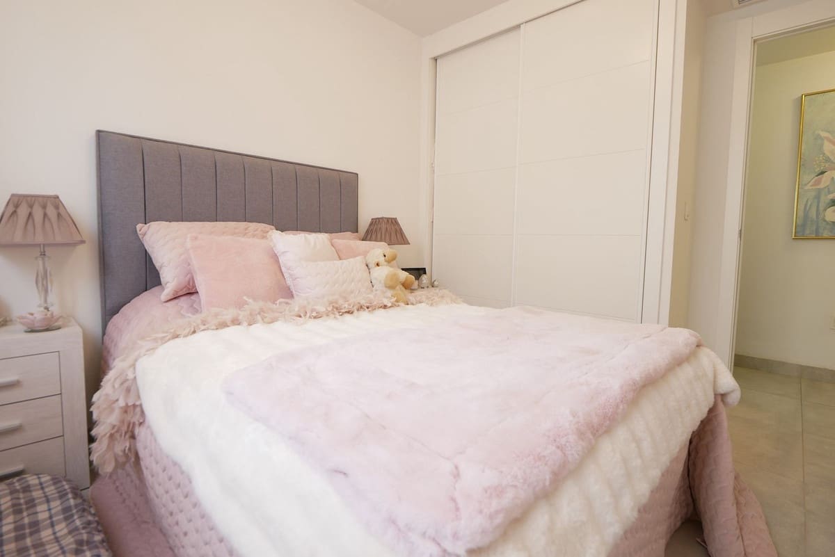 3 bedroom Apartment for sale in La Cala de Mijas with pool garage - € 499,000 (Ref: 9081046)