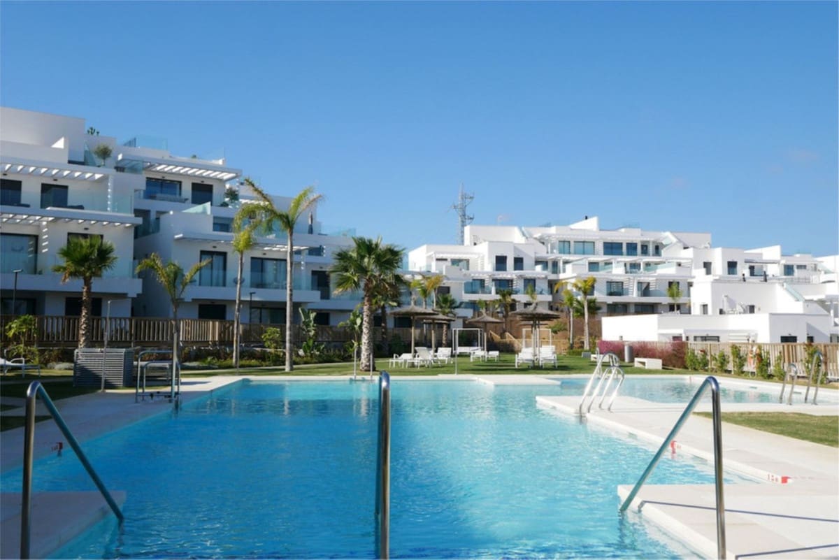 3 sypialnia Apartament na sprzedaż w La Cala de Mijas z basenem garażem - 499 000 € (Ref: 9081046)