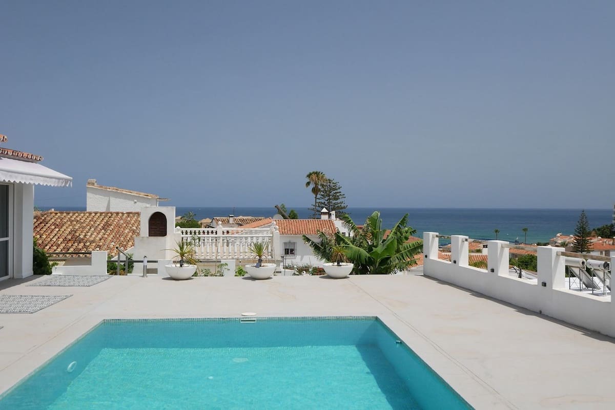 3 bedroom Villa for sale in Fuengirola with pool garage - € 799,000 (Ref: 9094776)