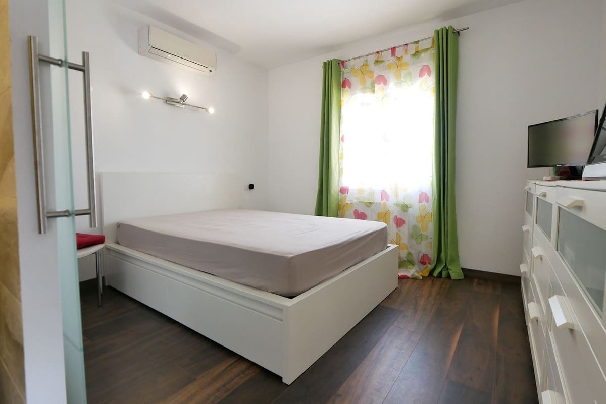 3 bedroom Villa for sale in Fuengirola with pool garage - € 799,000 (Ref: 9094776)