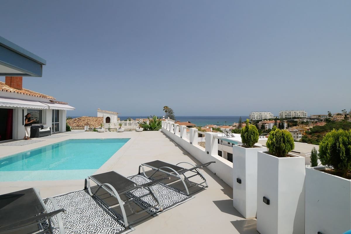 3 bedroom Villa for sale in Fuengirola with pool garage - € 799,000 (Ref: 9094776)