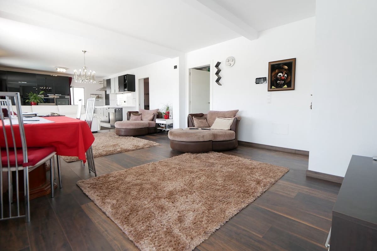 3 bedroom Villa for sale in Fuengirola with pool garage - € 799,000 (Ref: 9094776)