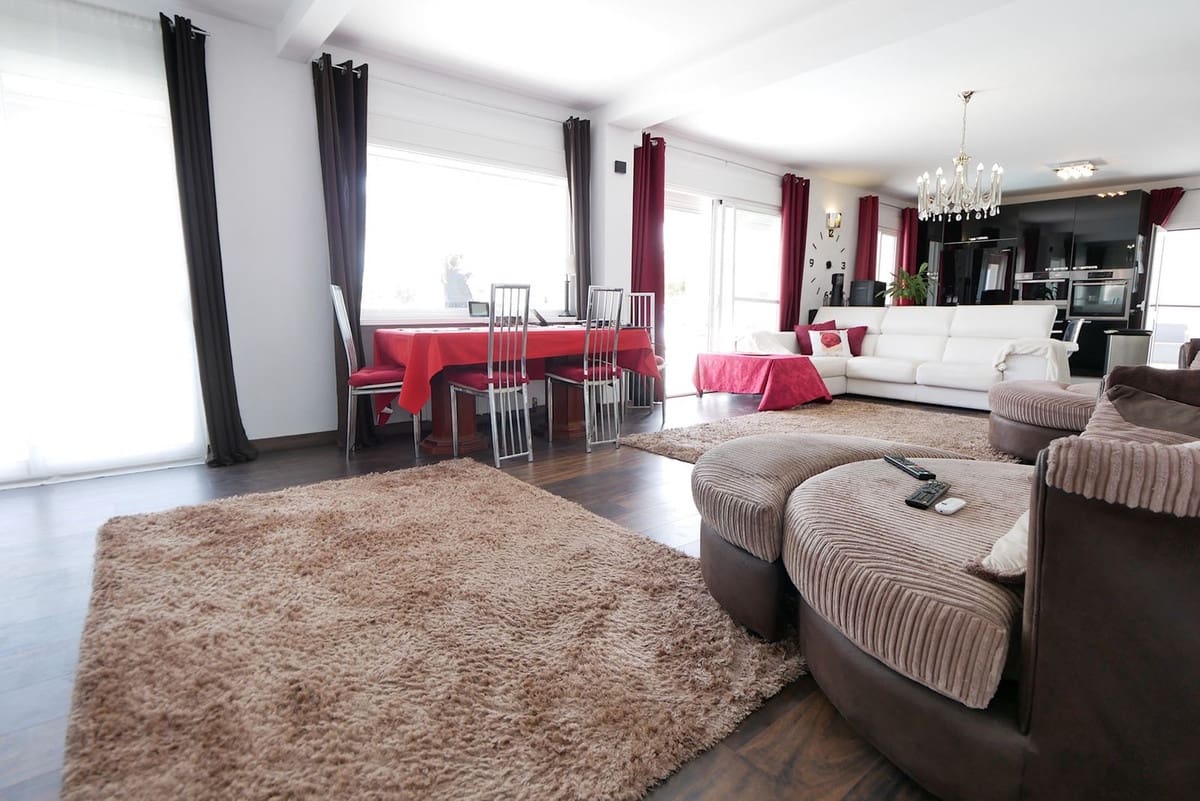 3 bedroom Villa for sale in Fuengirola with pool garage - € 799,000 (Ref: 9094776)