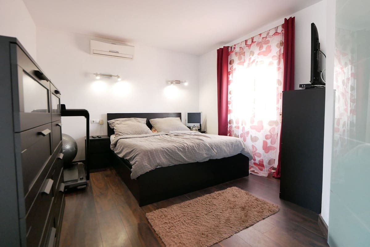 3 bedroom Villa for sale in Fuengirola with pool garage - € 799,000 (Ref: 9094776)