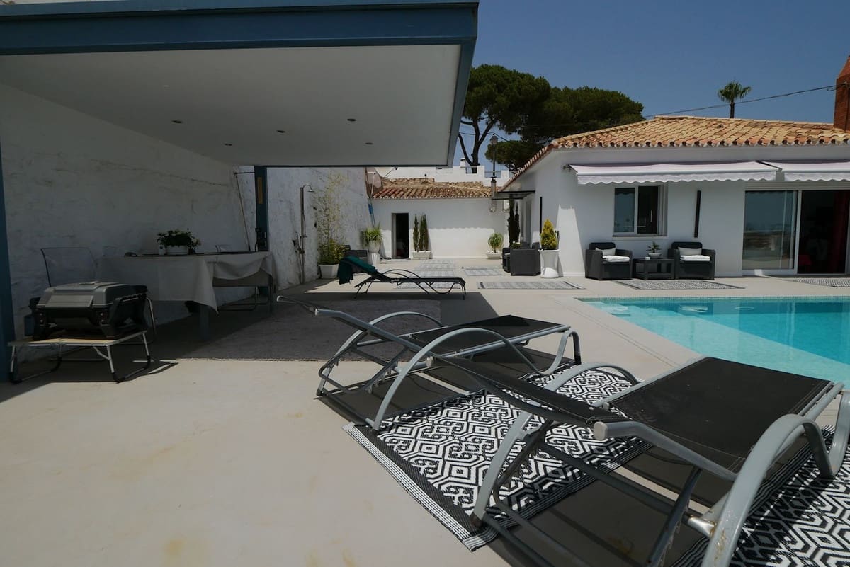 3 bedroom Villa for sale in Fuengirola with pool garage - € 799,000 (Ref: 9094776)