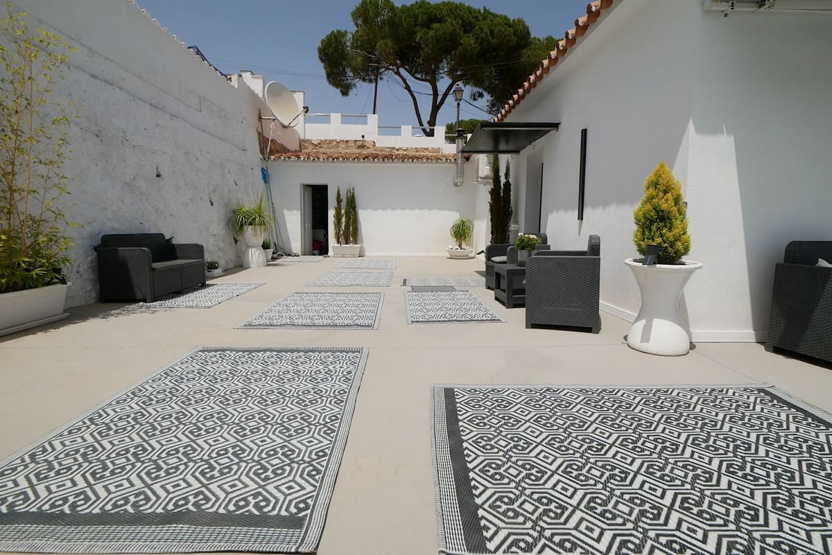 3 bedroom Villa for sale in Fuengirola with pool garage - € 799,000 (Ref: 9094776)