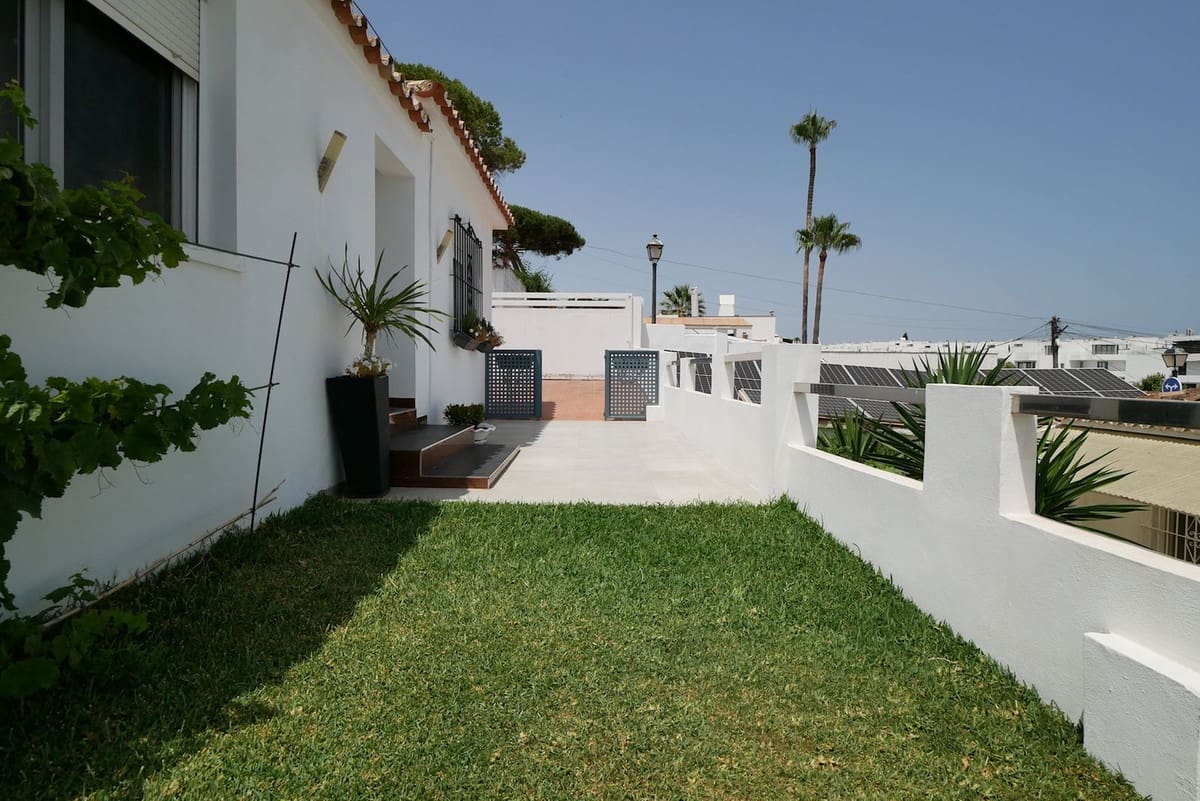 3 bedroom Villa for sale in Fuengirola with pool garage - € 799,000 (Ref: 9094776)