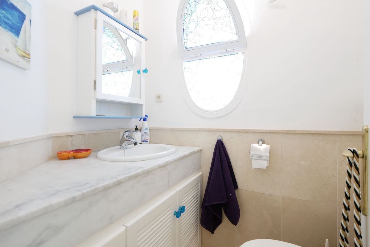 3 soveværelse Semi-Rækkehus til salg i Riviera del Sol med swimmingpool - € 429.000 (Ref: 9101645)