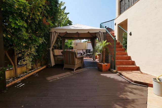 3 soveværelse Semi-Rækkehus til salg i Riviera del Sol, Mijas med swimmingpool - € 429.000 (Ref: 9101645)