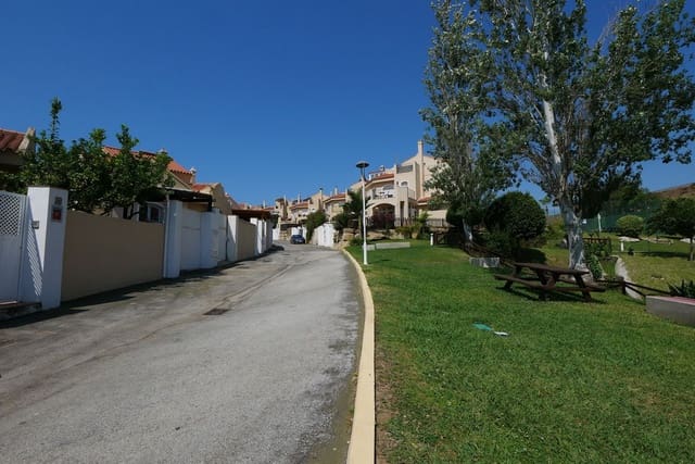 3 soveværelse Semi-Rækkehus til salg i Riviera del Sol, Mijas med swimmingpool - € 429.000 (Ref: 9101645)