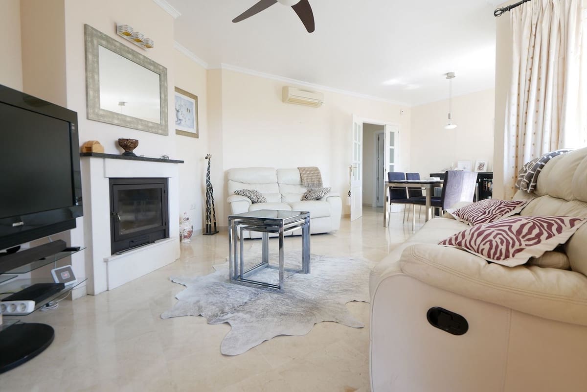 Pareado de 3 habitaciones en Riviera del Sol en venta con piscina - 429.000 € (Ref: 9101645)