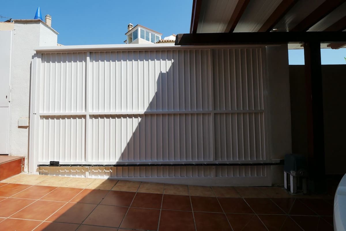 Pareado de 3 habitaciones en Riviera del Sol en venta con piscina - 429.000 € (Ref: 9101645)