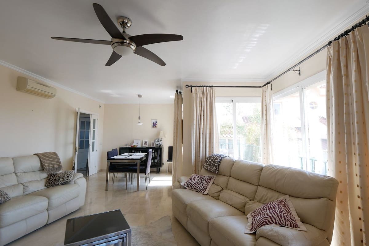 Pareado de 3 habitaciones en Riviera del Sol en venta con piscina - 429.000 € (Ref: 9101645)