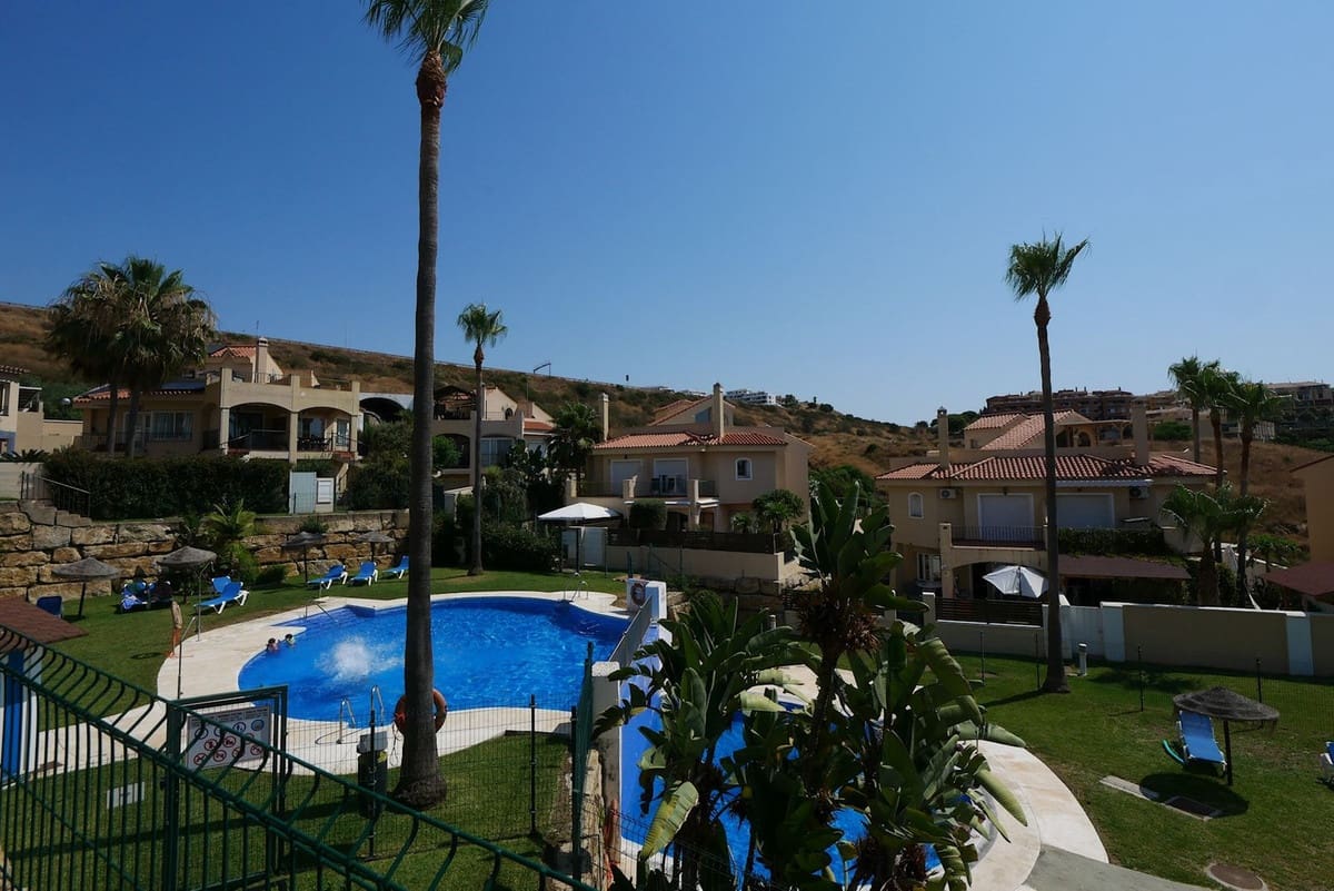 Pareado de 3 habitaciones en Riviera del Sol en venta con piscina - 429.000 € (Ref: 9101645)