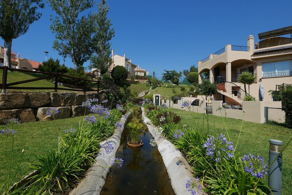 Pareado de 3 habitaciones en Riviera del Sol en venta con piscina - 429.000 € (Ref: 9101645)