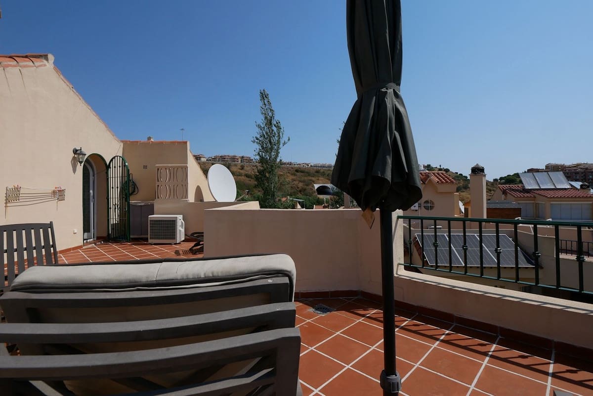 Pareado de 3 habitaciones en Riviera del Sol en venta con piscina - 429.000 € (Ref: 9101645)