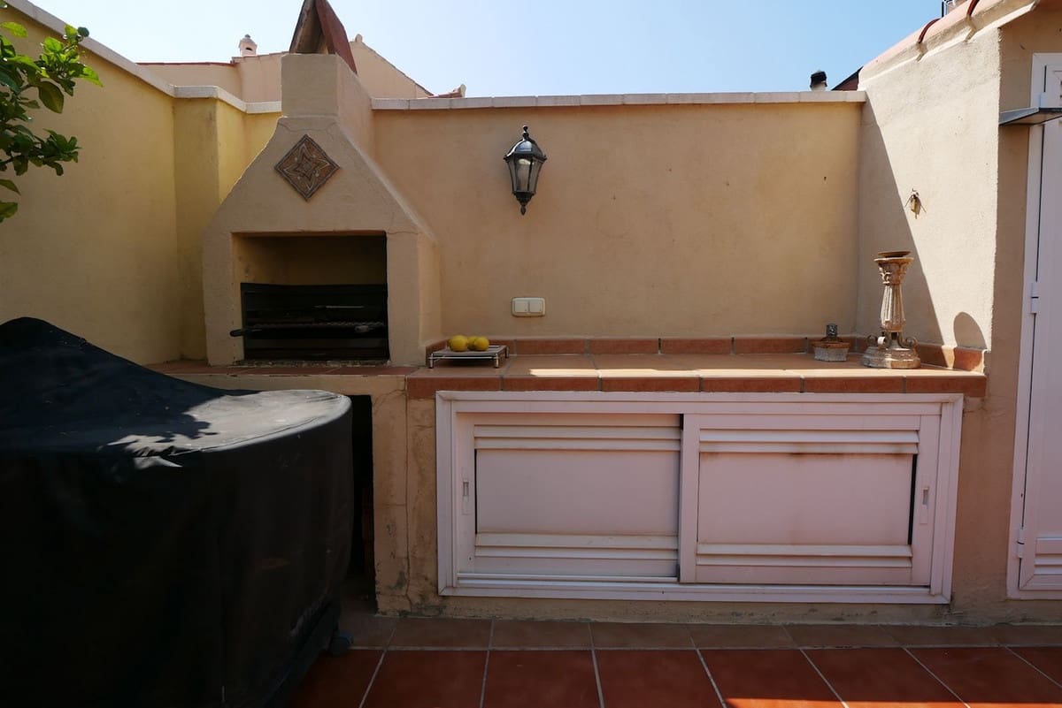 Pareado de 3 habitaciones en Riviera del Sol en venta con piscina - 429.000 € (Ref: 9101645)