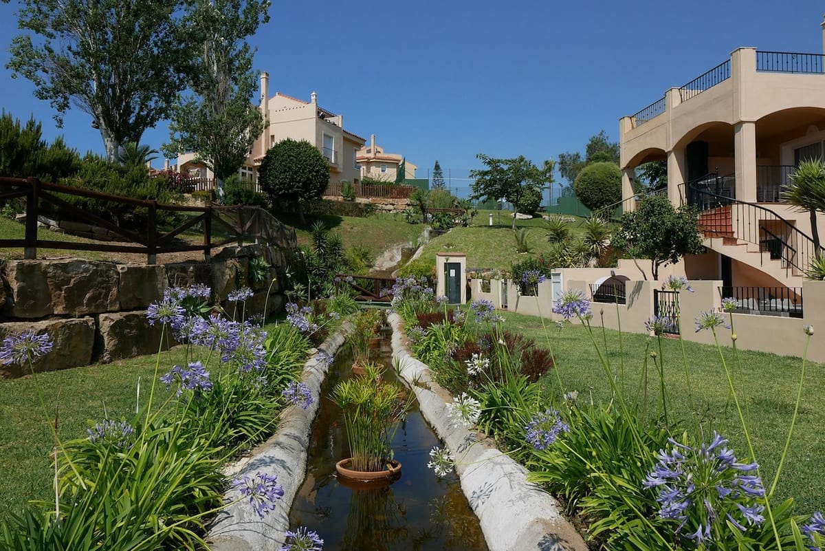 Pareado de 3 habitaciones en Riviera del Sol en venta con piscina - 429.000 € (Ref: 9101645)