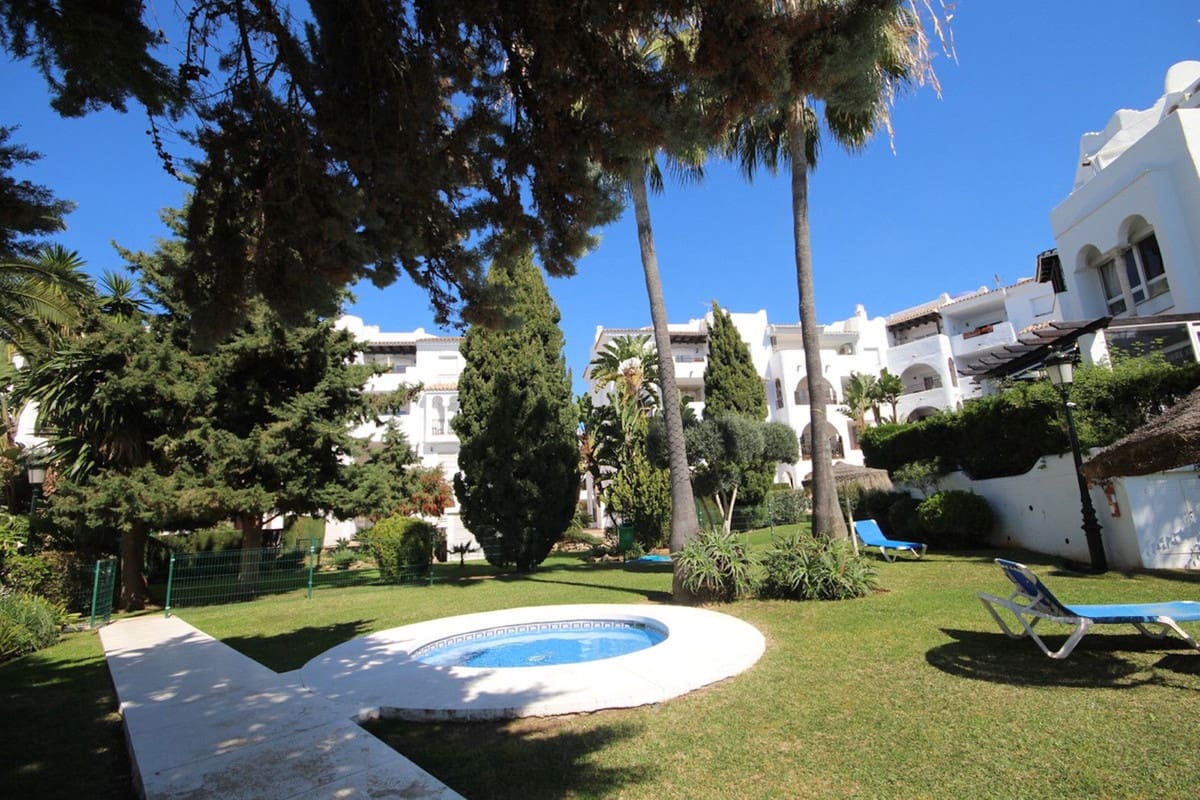 2 bedroom Apartment for sale in Calahonda with pool garage - € 315,000 (Ref: 9103748)
