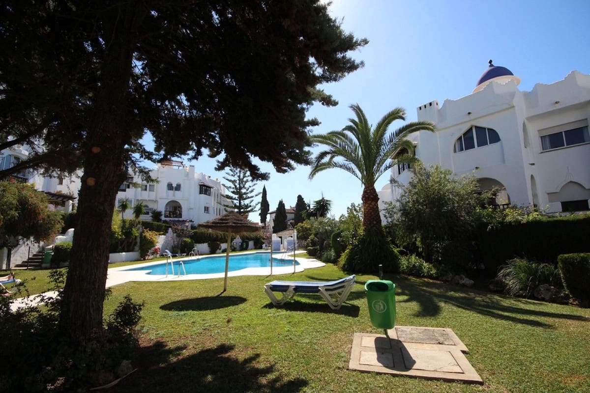 2 bedroom Apartment for sale in Calahonda with pool garage - € 315,000 (Ref: 9103748)