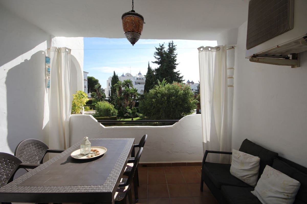 2 bedroom Apartment for sale in Calahonda with pool garage - € 315,000 (Ref: 9103748)