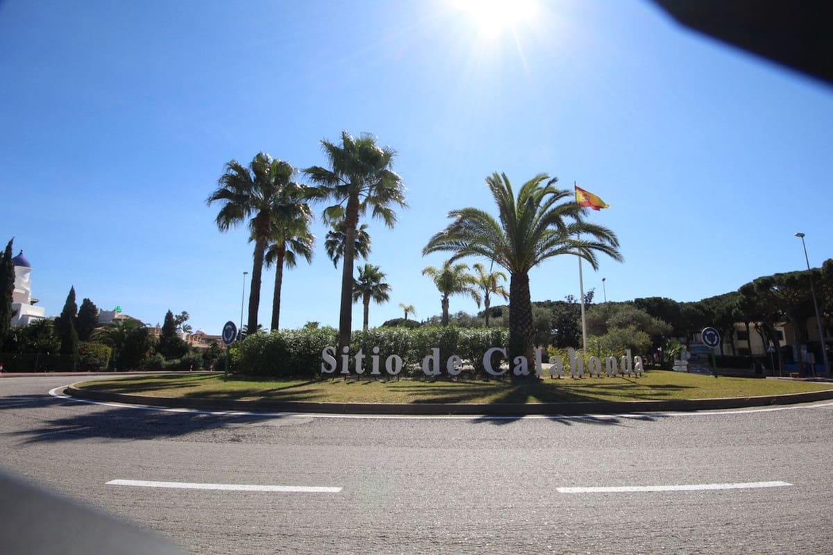 2 bedroom Apartment for sale in Calahonda with pool garage - € 315,000 (Ref: 9103748)