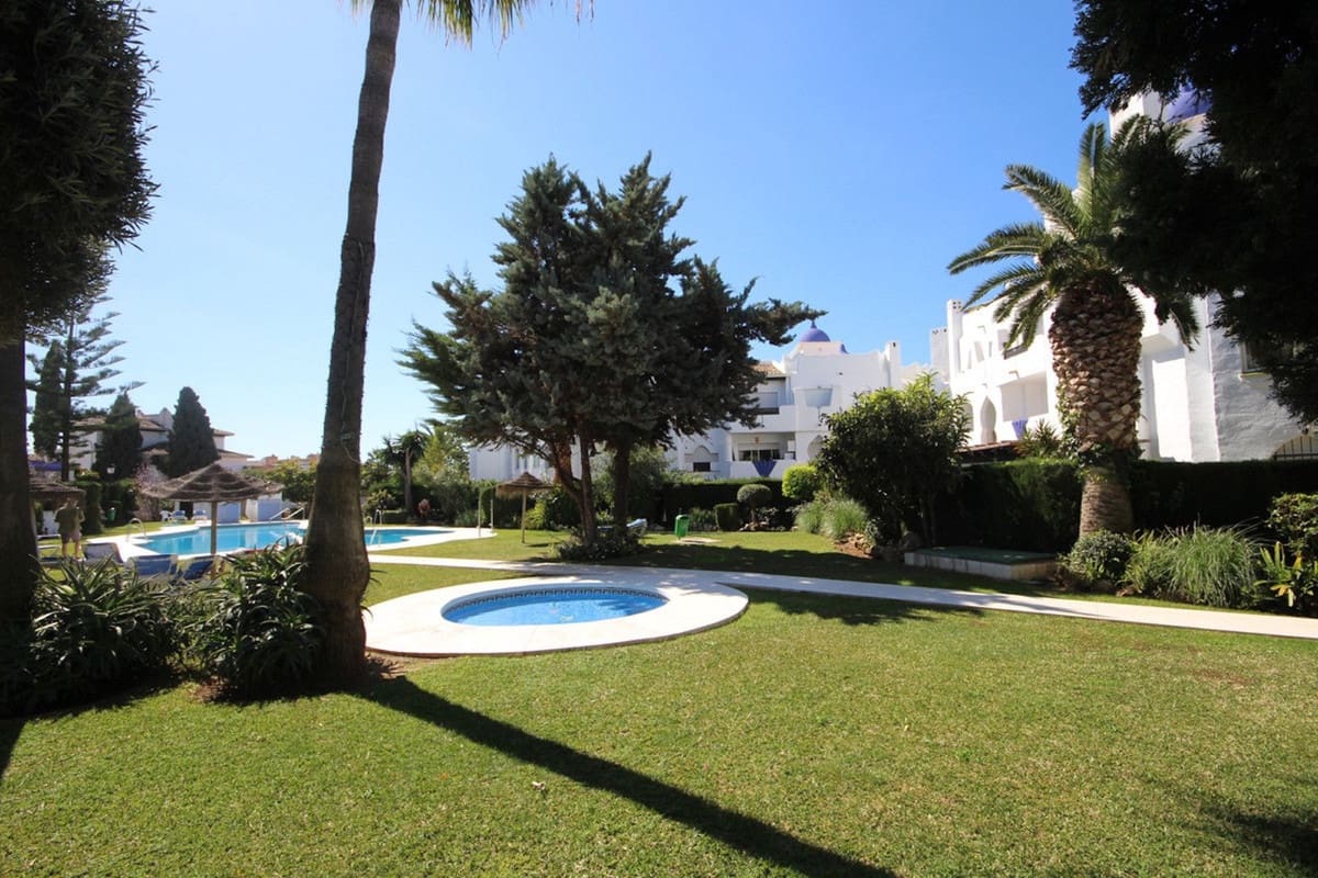 2 bedroom Apartment for sale in Calahonda with pool garage - € 315,000 (Ref: 9103748)