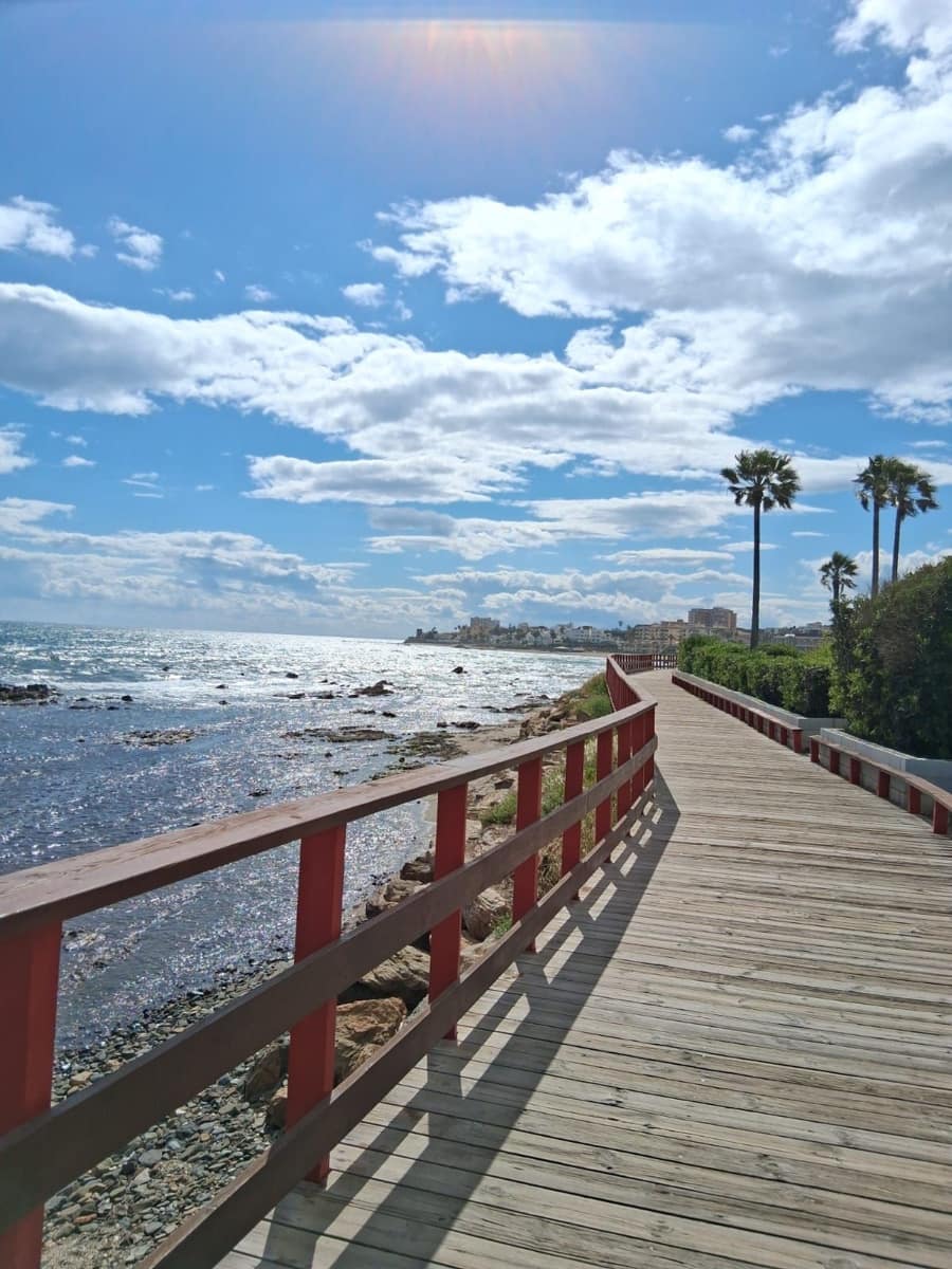 2 bedroom Apartment for sale in Calahonda with pool garage - € 315,000 (Ref: 9103748)